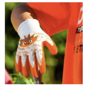 Rundgestrickte Gartenhandschuhe für Kinder vom Gartenhandschuh-Spezialisten Rostaing. Diese Handschuhe sind innen gummiert und passen auf Kinderhände von 6 - 8 Jahren.