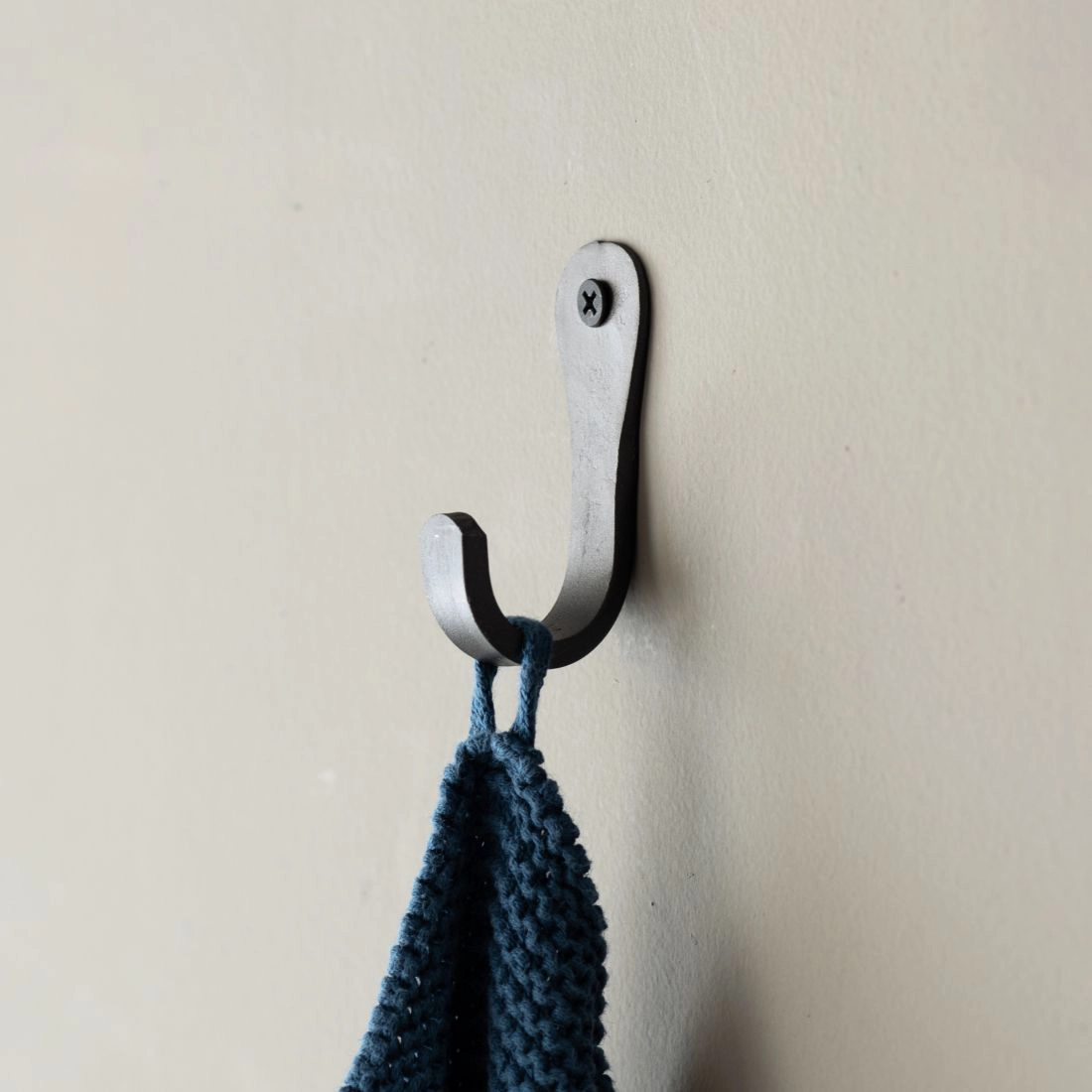 Coat-Hook-Round-small-styling-1-web